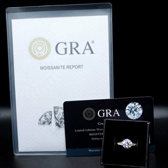 2 Ct Moissanite Engagement Ring Three-Stone Cut Zirconia Accents 18k Gold 6 NWT - Picture 5 of 9